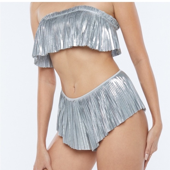 SAVAGE X FENTY Silver Pleated short set - Picture 2 of 5